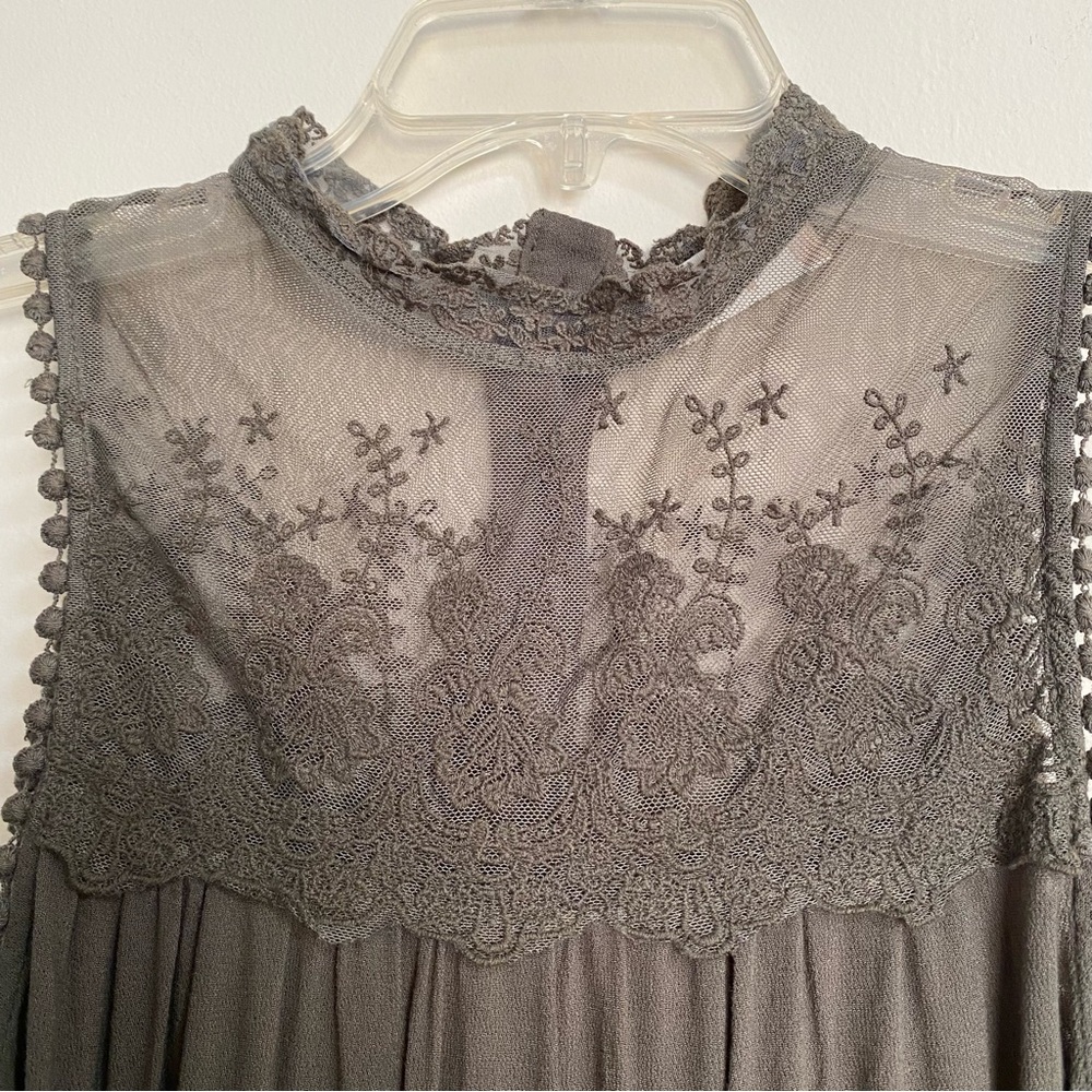 *Final Price Altar’d State Sleeveless Top Blouse M Lace Mock Neck Button Up Back